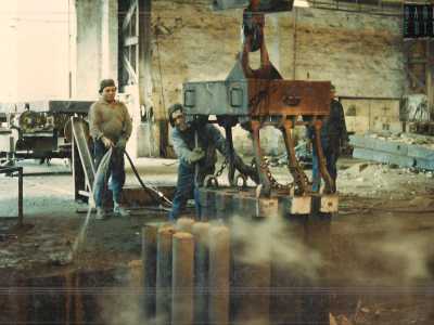 Ma tra i dipendenti non mancavano infortuni e malattie. �Del resto noi non usavamo i caschetti: le nostre uniche protezioni erano gli occhiali, i guanti in pelle e le ghette delle scarpe�, afferma Giuseppe